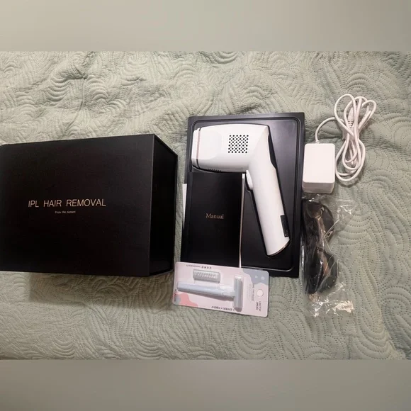 White Hair Removal Device with Attachments - Picture 5 of 7